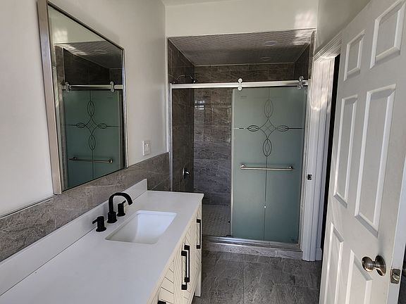 3rd image of 130 York St #1