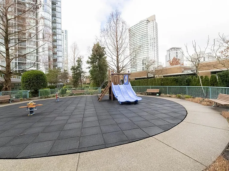 1033 Marinaside Cres #2M — Photo 25