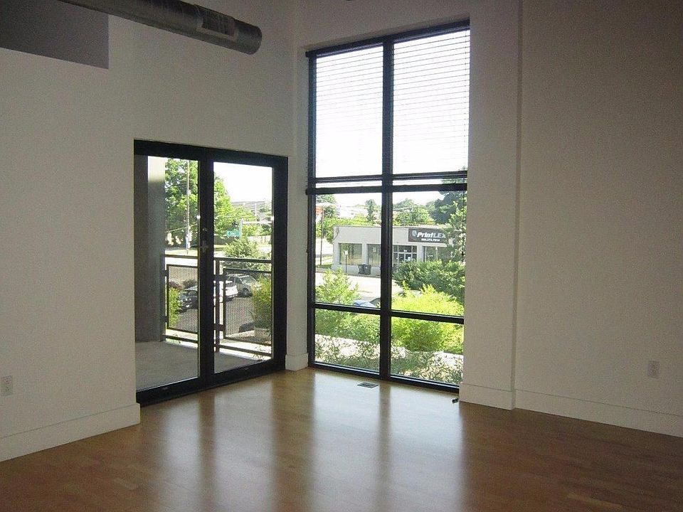 1st image of 350 E Short St #320