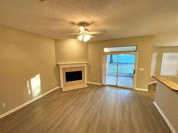 3rd image of 1060 Flora Parke Dr