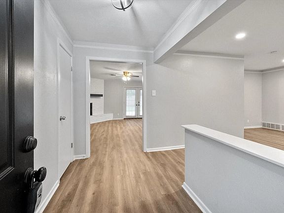 2nd image of 7821 Regency Ln