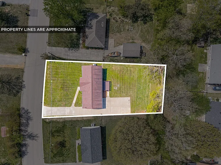 931 Poppy Dr — Photo 3