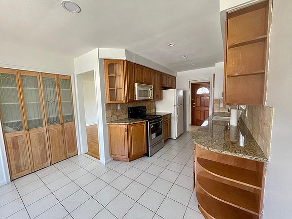 5th image of 1453 Fontaine Ave