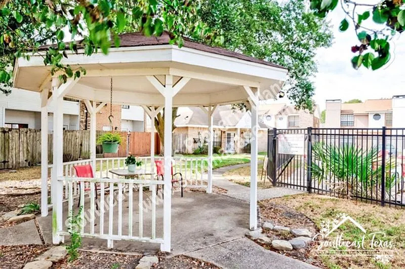 2 bed, 2.5 bath, 1215 sqft, $1,650 — Photo 4
