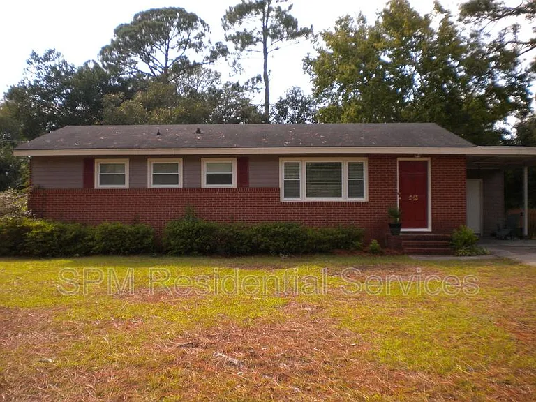 213 Huntington Rd — Photo 2