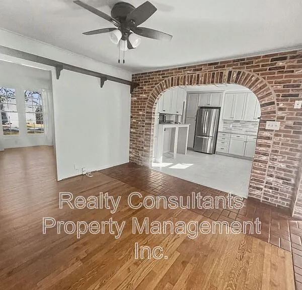 3222 S Elm Eugene St — Photo 5