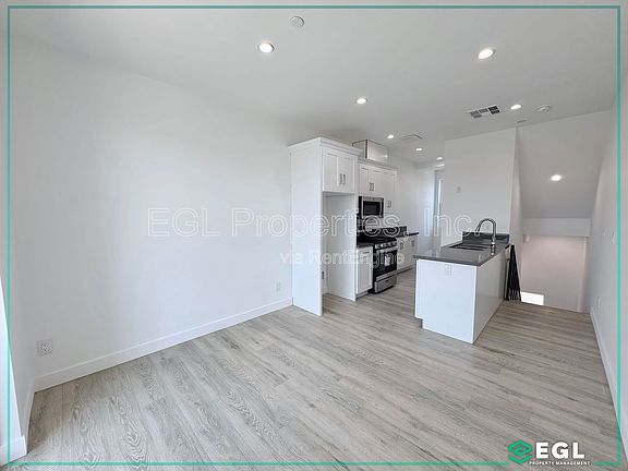 2nd image of 15314 Grevillea Ave