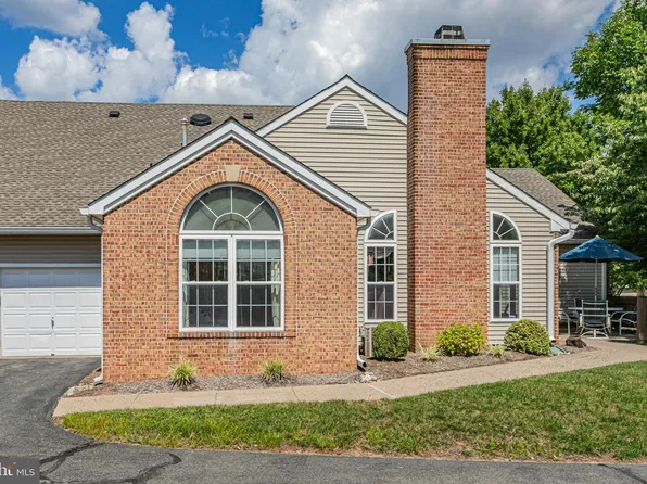 17 Woolsey Ct, Pennington, NJ 08534