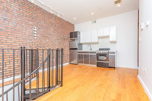 Rented by NY Living Solutions | media 10