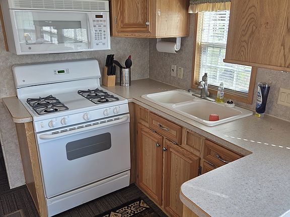 3rd image of 302 Walnut St #1