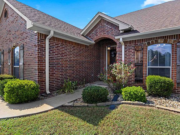 4th image of 115 Towering Oaks Ln