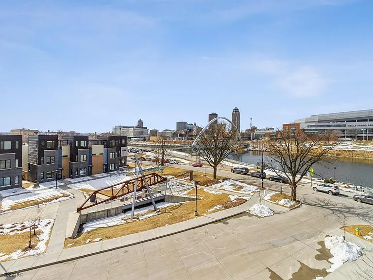 114 E Center St — Photo 27