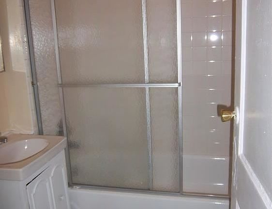 5th image of 849 W Cornelia Ave APT 2S