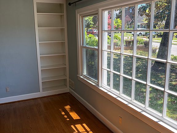4th image of 2413 Lincoln Ave SW