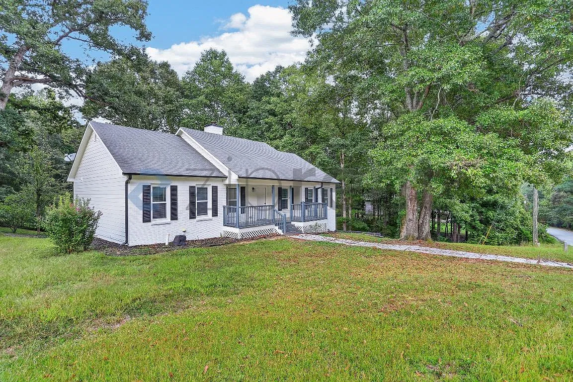 4 bed, 3.5 bath, 2576 sqft, $2,699 — Photo 2
