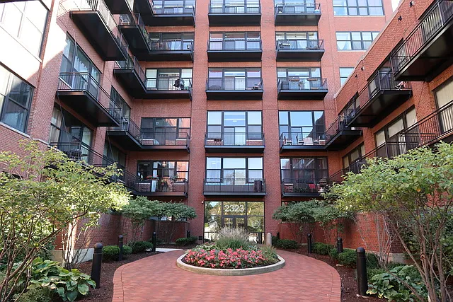 2323 W Pershing Rd APT 511 photo 1