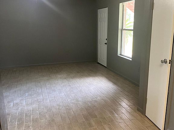 4th image of 984 Asheville Dr #984