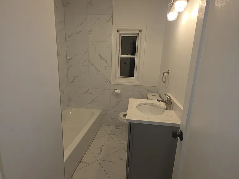 10-12 Netherwood Pl #2 — Photo 6