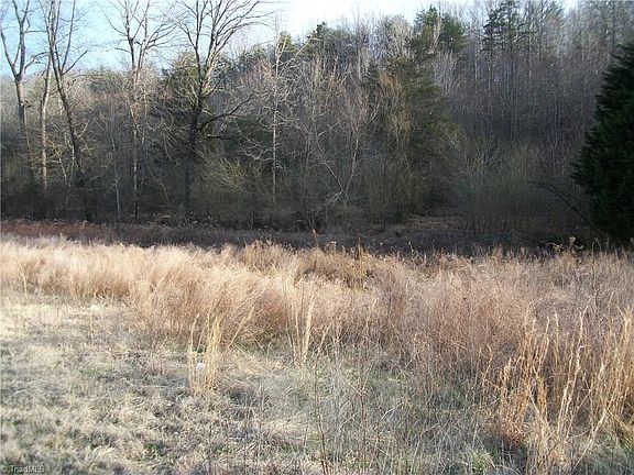 4th image of 725 Sagebrush Trl