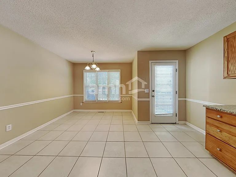 5160 Windsbury Ridge Rd — Photo 4