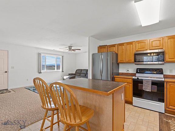 5th image of 724 3rd Ave W