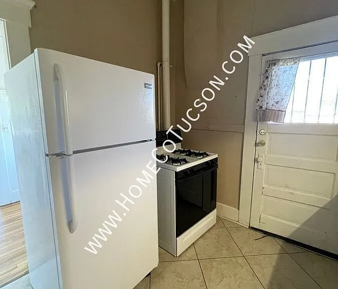 222 E 4th St — Photo 8
