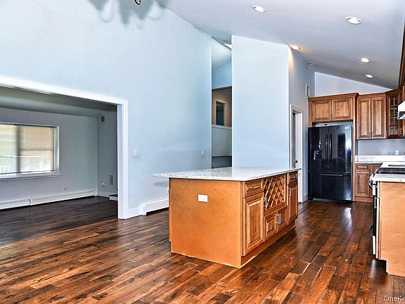 2nd image of 21 Sunset Avenue