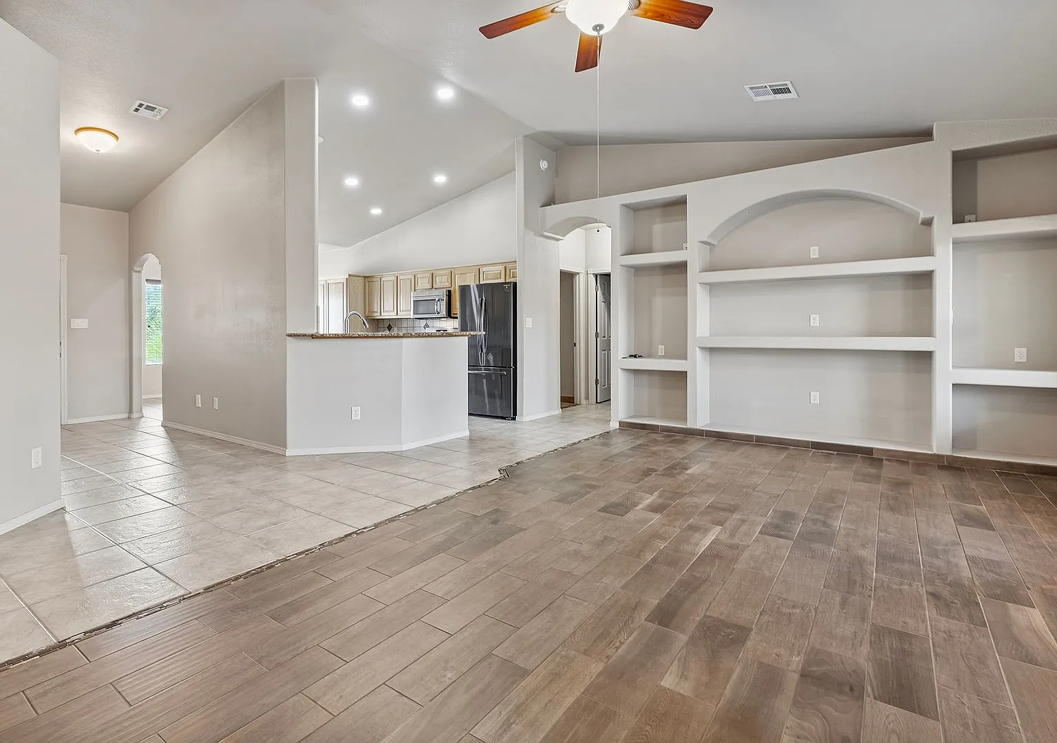 3 Bedroom, 3 Bath Home near Golf Course — Photo 4