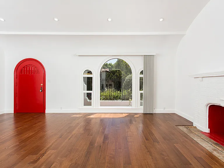 4733 Ambrose Ave — Photo 7
