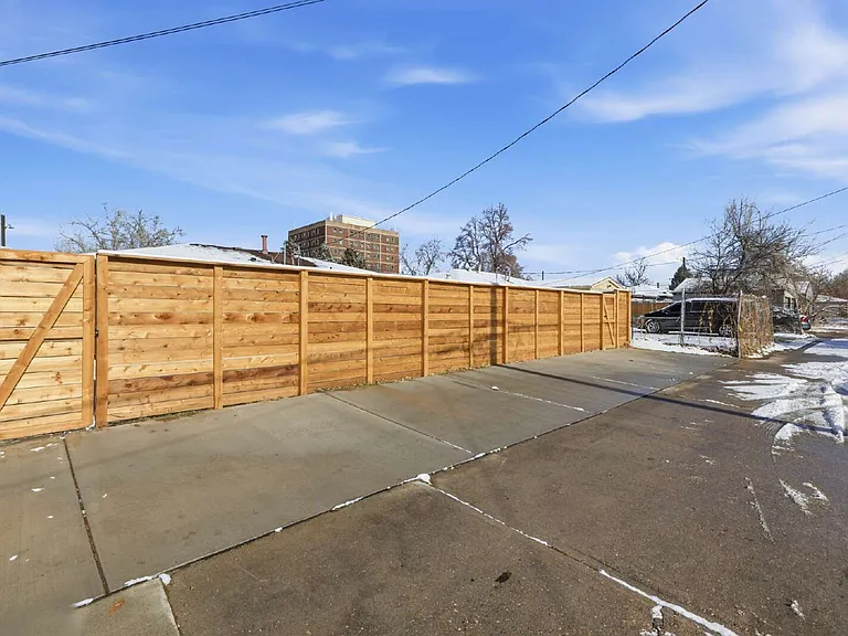 5100 E 33rd Ave — Photo 14