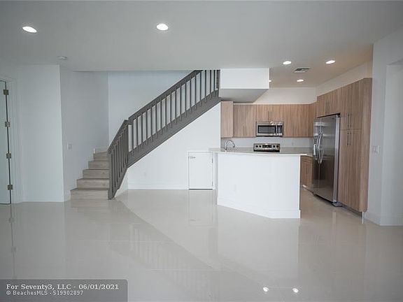 2nd image of 180 SE 7th Way #180