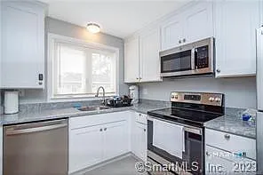 747 N Main St #C2 — Photo 4