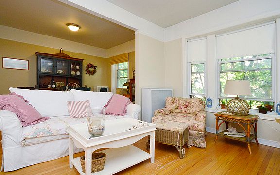 4th image of 1047 W Balmoral Ave #2