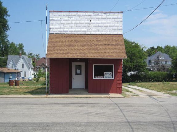 2nd image of 213 E 2nd St