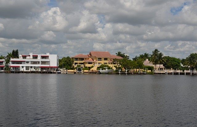 1st image of 931 Palm Trl APT 5