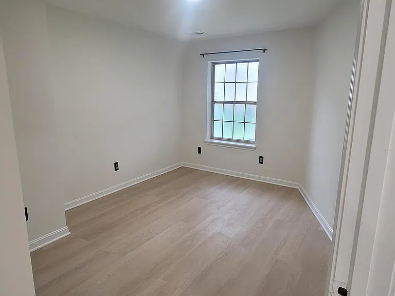 8413 Meadow Green Way — Photo 10