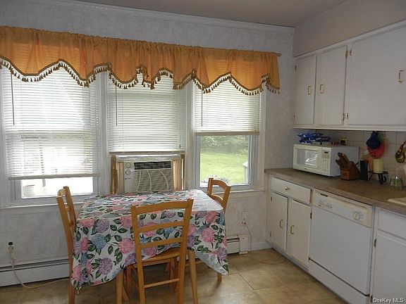 5th image of 12 Casse Ct