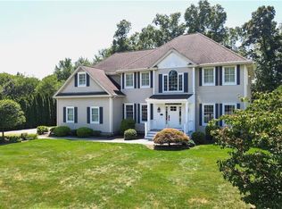 9 Elizabeth Dr, Lincoln, RI 02865