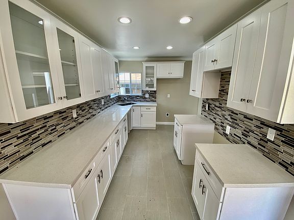 3rd image of 9927 Alesia St
