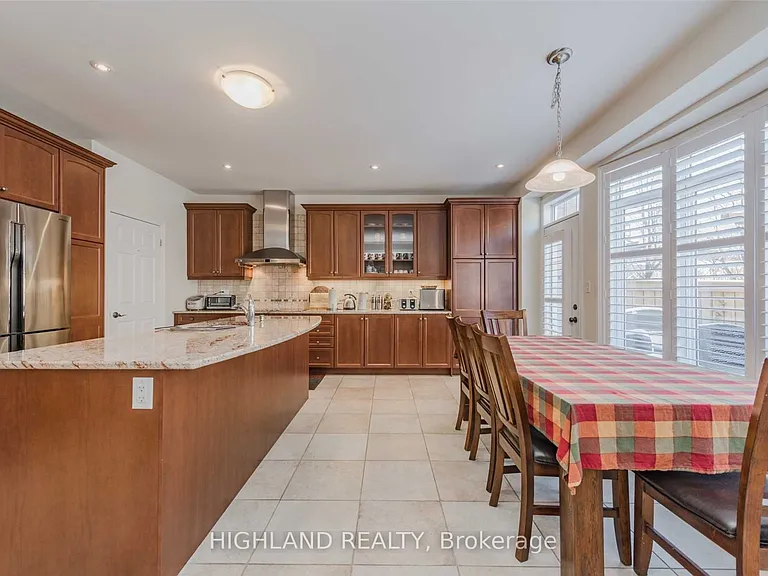 3426 Liptay Ave — Photo 8