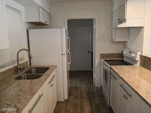 5th image of 1679 Brentlawn St