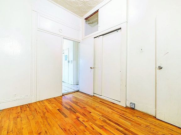 3rd image of 286 Troutman St APT 1R