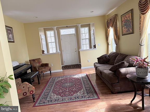 3rd image of 413 Ruby Rd