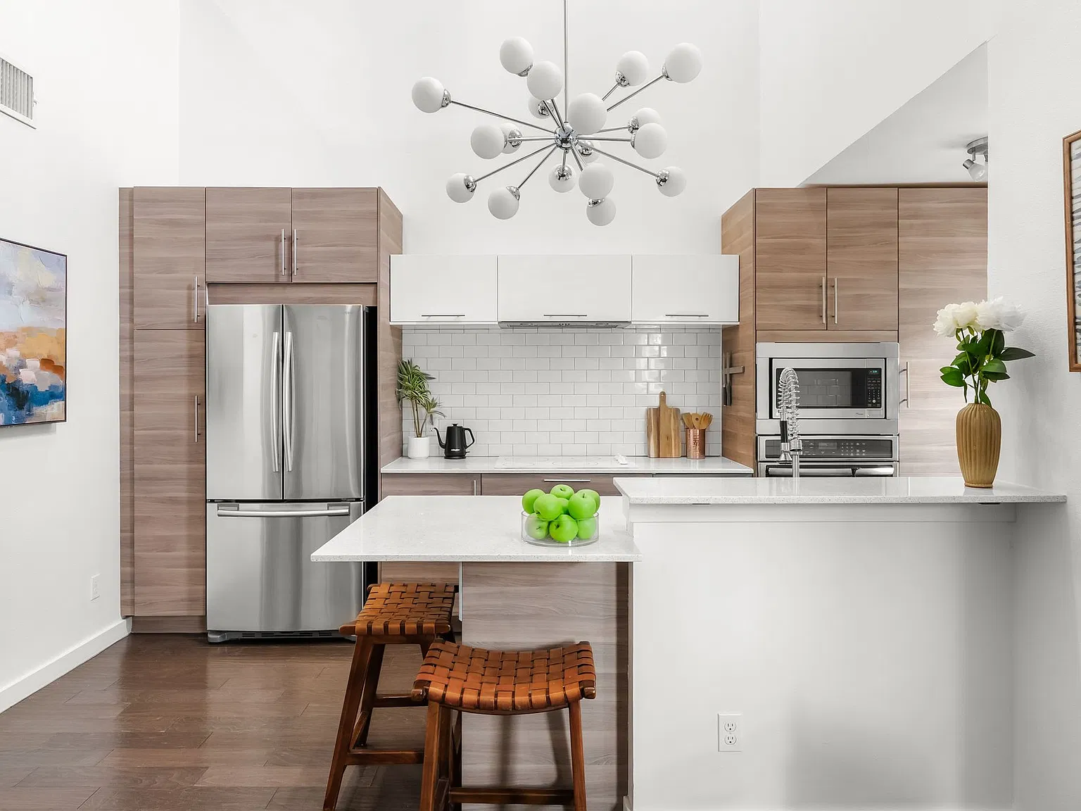 2 bed, 871 sqft, $2,100 — Photo 2