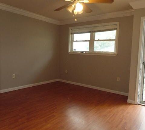 2nd image of 1905 Debra Dr