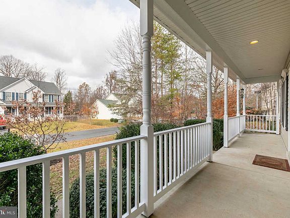 3rd image of 44 Brown Cir