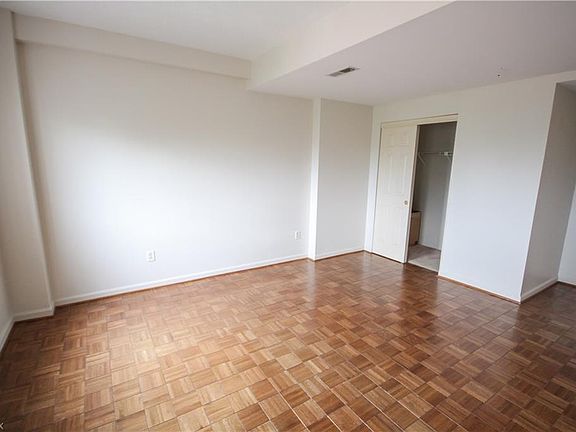 5th image of 19000 Lake Rd APT 521