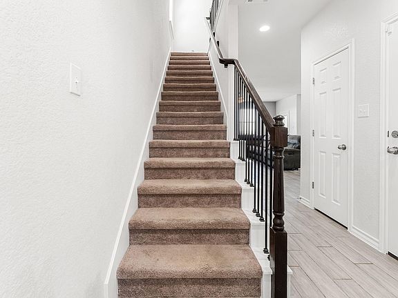 5th image of 974 Pepperbark Loop