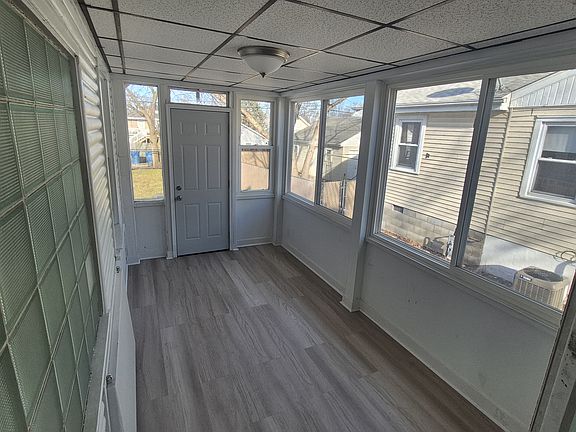 4th image of 3417 Jewett Ave