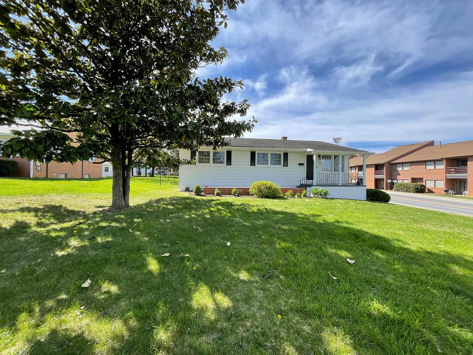 2301 Wilson Blvd — Photo 1